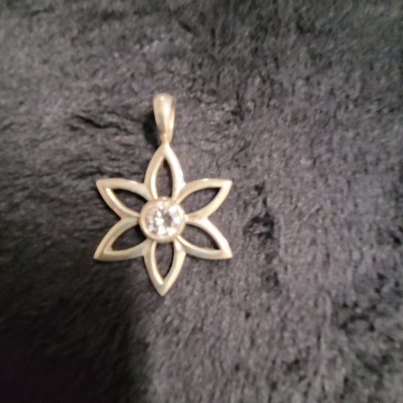 EUC Silpada sterling silver flower/star with CZ pendent - Picture 1 of 6